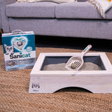 Sanicat Strong Clumps cat litter with oxygen technology, packaging next to wooden cat toilet with litter scoop and clumps.