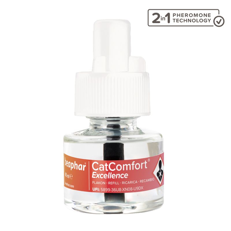 Beaphar CatComfort Excellence refill bottle with 2 in 1 pheromone technology label visible on packaging.