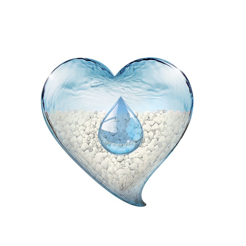 Heart-shaped display with water and white stones, symbolising moisture retention.