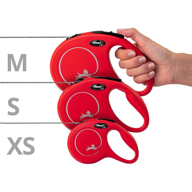 Flexi dog leads in red, sizes XS, S and M. Hand shows the handle of the lead. Visible differences in size and length of the leads.