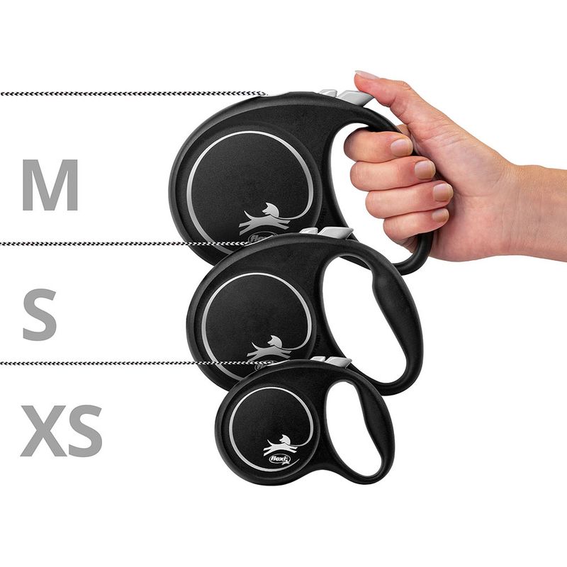 Flexi dog leads in sizes XS, S and M. Black leads with ergonomic handle and visible logo. Hand holding size M.