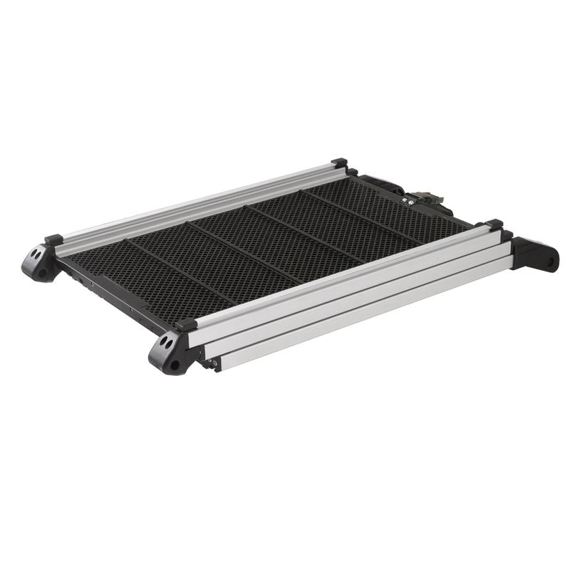 Folding ramp made of aluminium and plastic with non-slip surface, suitable for access to elevated areas.