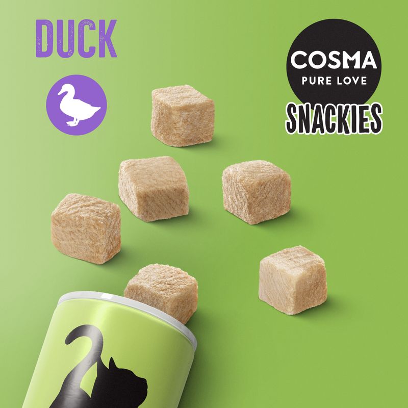 Cosma Pure Love Snackies with duck. Freeze-dried cubes of duck meat, green packaging with cat motif.