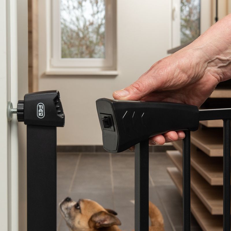 TIAKI Black Dog Gate with 7 cm Extension || TIAKI || view 7