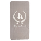 Grey blanket with white motif: dog and cat in a laurel wreath, below the inscription 'My Soulmate'.