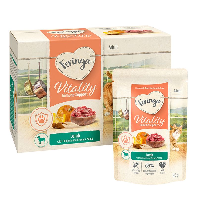 Feringa Vitality Immune Support Adult. Lamb with pumpkin and brewer's yeast, grain-free recipe, 69% selected ingredients, with taurine. Packaging shows cat and dog.