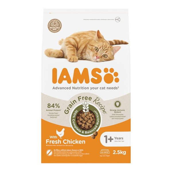 IAMS cat food, grain free recipe with fresh chicken, 84% animal protein, for cats from 1 year, 2.5kg, recyclable packaging.