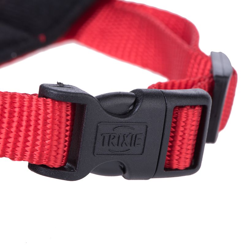 Red nylon collar with black plastic buckle, Trixie logo visible on the buckle.