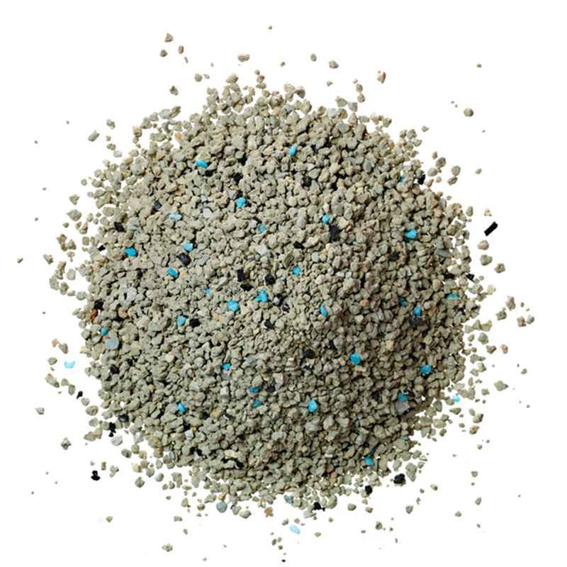 Cat litter with grey granules and blue particles, suitable for absorbing liquids and odours.