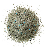 Cat litter with grey granules and blue particles, suitable for absorbing liquids and odours.