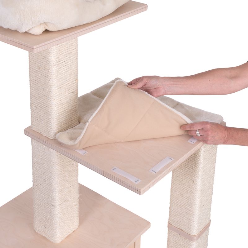 Cat tree with removable, padded lying surface. Hand demonstrates easy removal of padding using hook-and-loop fasteners.