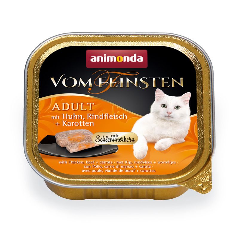 Adult food with chicken, beef and carrots, shown with a serving suggestion and ingredient highlights. Text includes 'mit Schlemmerkern' and translations in several languages.