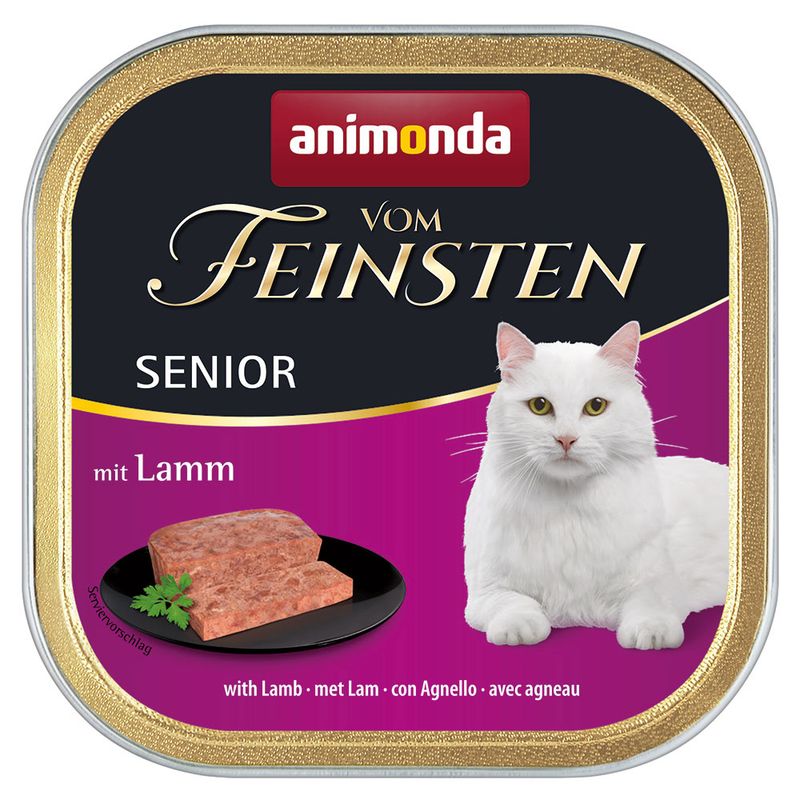 Animonda Vom Feinsten Senior with lamb. Serving suggestion: pâté on black plate, white cat shown.