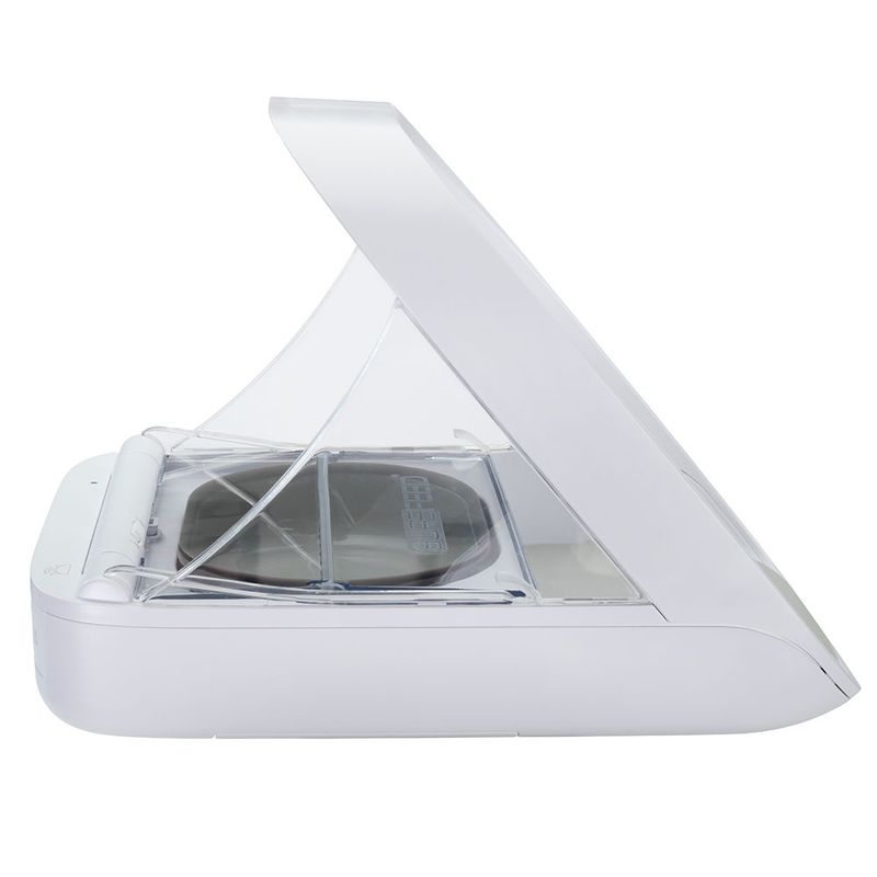 Automatic feeder with transparent lid, two separate compartments and white housing.