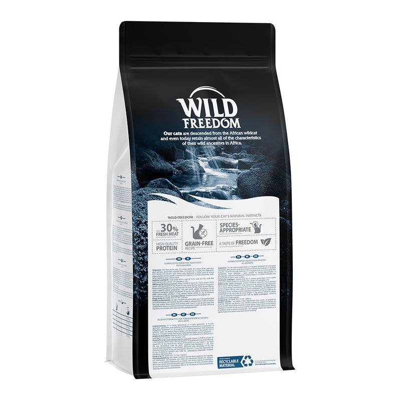 Dry food packaging showing 30% fresh meat, high protein, grain-free recipe, species-appropriate, recyclable material. Includes product description and feeding information.