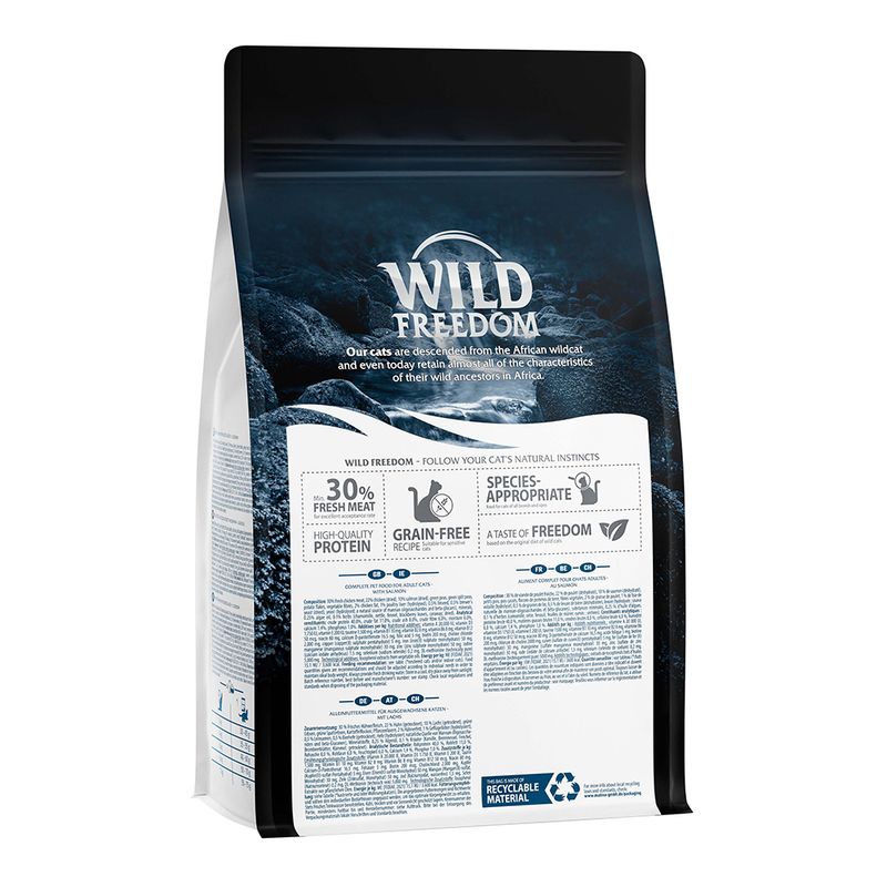 Dry food packaging showing 30% fresh meat, high-quality protein, grain-free recipe, species-appropriate, recyclable material, and a taste of freedom as key features.