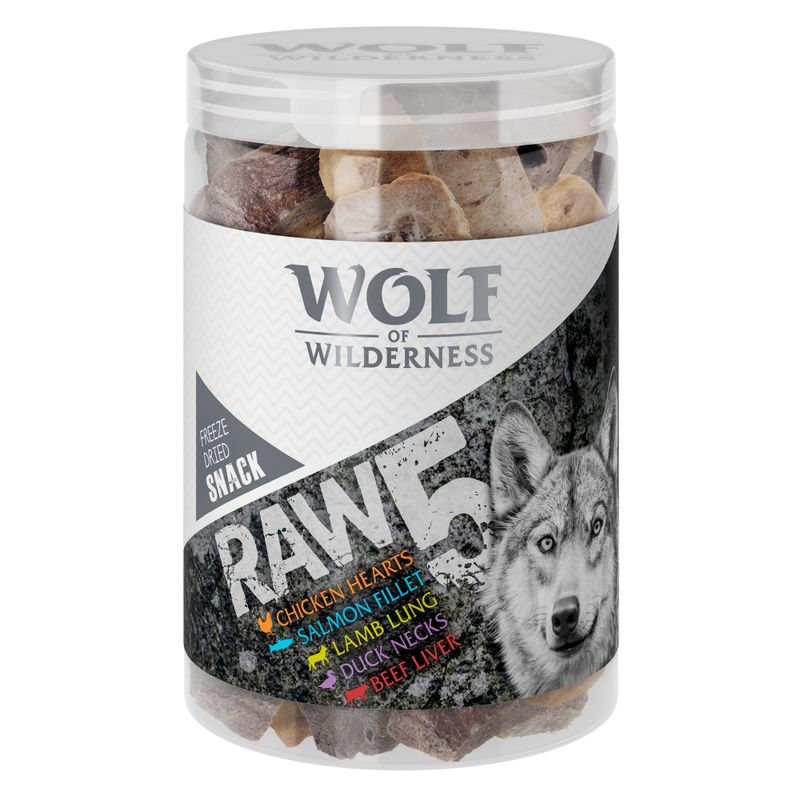 Wolf of Wilderness RAW5 freeze-dried snack with chicken hearts, salmon fillet, lamb lung, duck necks and beef liver. Packaging shows wolf and product name.